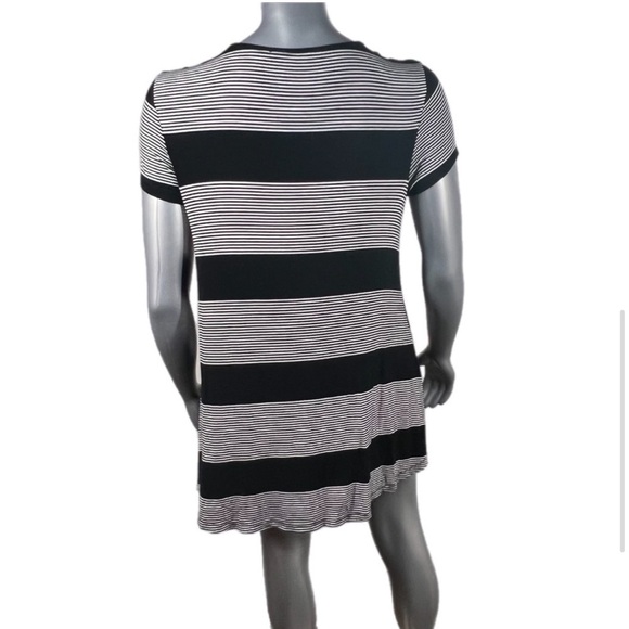 Cable & Gauge Black & White Stripe Short Sleeve
Tunic Top - Picture 5 of 10
